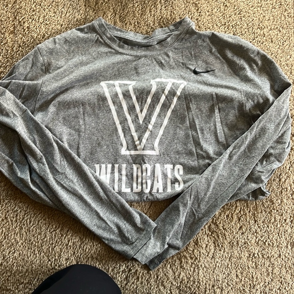 Villanova team issued long sleeve